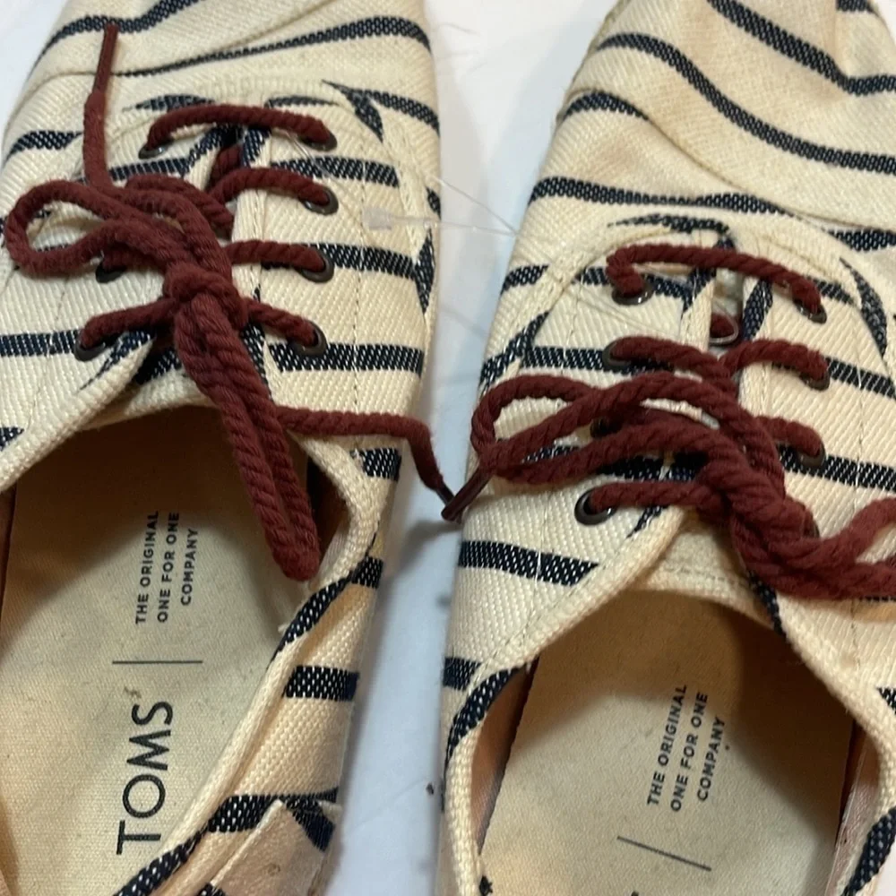 TOMS cream striped espadrille canvas lace up summer sneakers size 8.5
